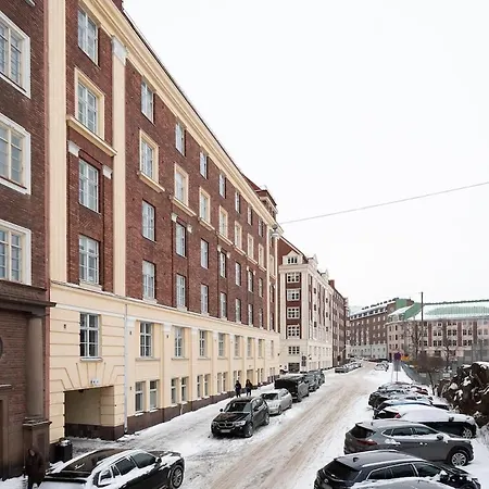 Viihtyisae Kaksio Etu-toeoeloessae Apartment