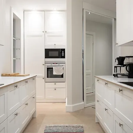 Viihtyisae Kaksio Etu-toeoeloessae Apartment *